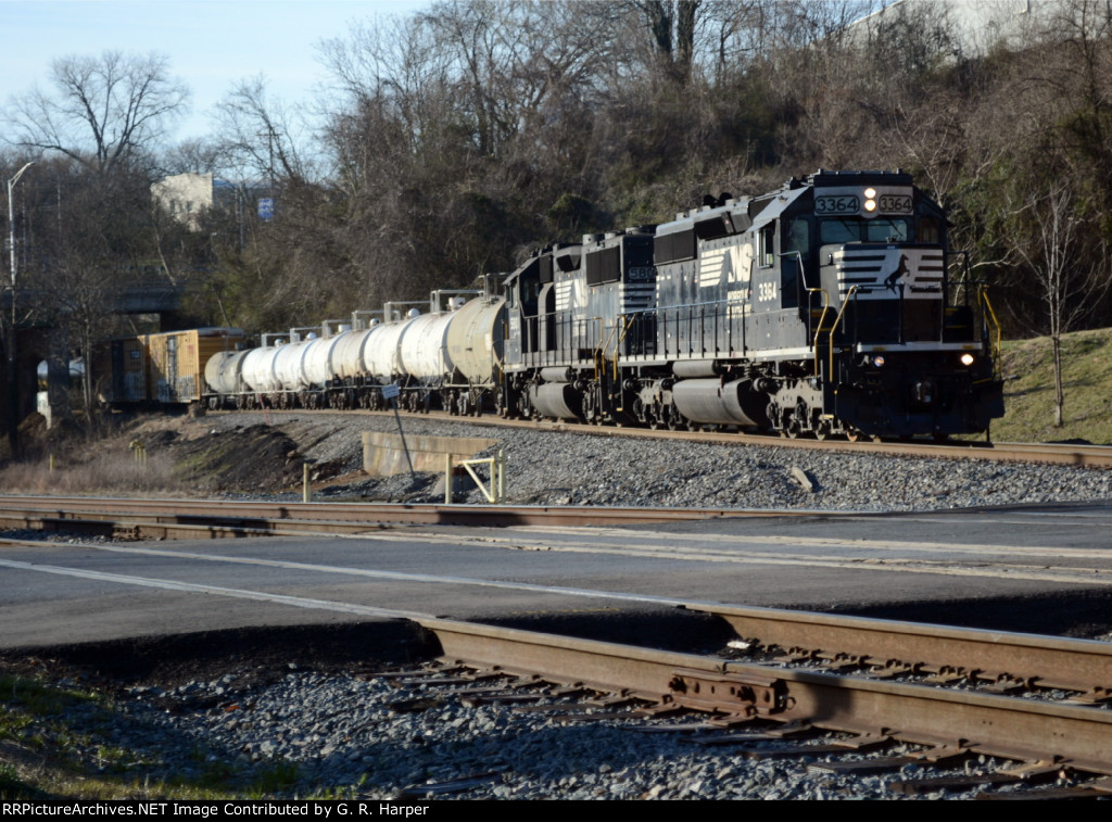 NS yard job E19 approaches the Washington St. crossing